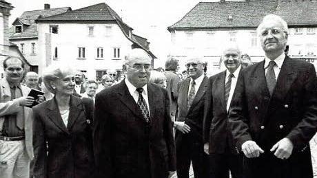 Aus den 1990er Jahren: Redakteur Klaus Schmitt (links) schreibt über den Besuch des damaligen Ministerpräsidenten Stoiber in Eltmann.
