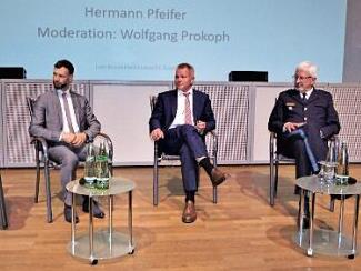 Die Podiumsdiskussionsrunde mit (von links) Moderator Wolfgang Prokoph, Andreas Eichhorn, Michael Fiedeldey, Udo Skrzypczak und Hermann Pfeifer. Foto: Werner Reißaus