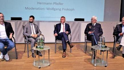 Die Podiumsdiskussionsrunde mit (von links) Moderator Wolfgang Prokoph, Andreas Eichhorn, Michael Fiedeldey, Udo Skrzypczak und Hermann Pfeifer. Foto: Werner Reißaus