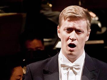 Neu im Ensemble des Landestheaters Coburg: Tapani Plathan. Der junge Bassbariton aus Finnland stellte sich in "Savitri" von Gustav Holst sowie beim Gala-Abend im Rahmen des Theaterfestes des Publikum vor.Foto: Jochen Berger