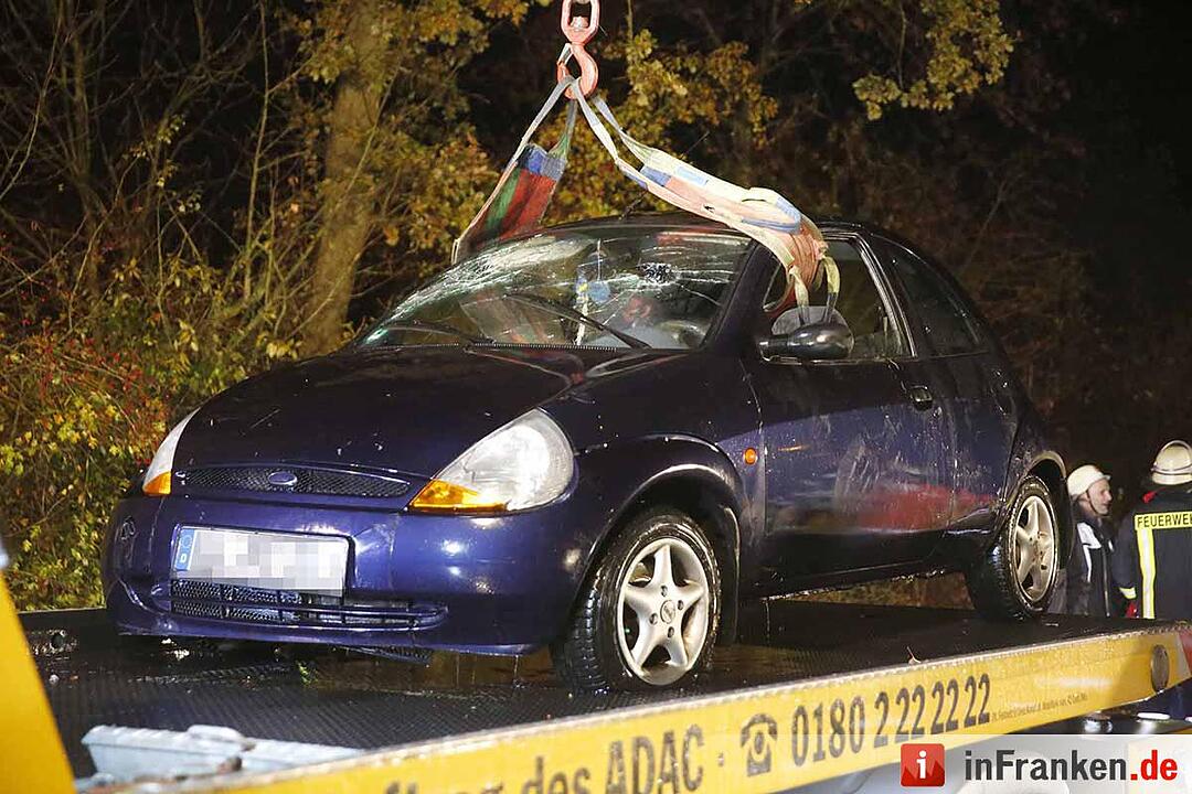 Pkw rollt bei Theres in Main: 23-Jährige stirbt