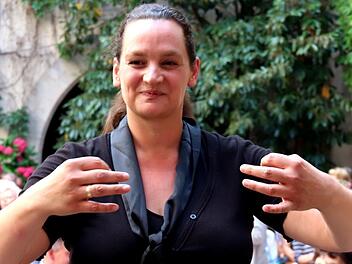 Helga Commichau gibt künftig den Ton im Chor Harmonie Neuhaus an. Foto: Johanna Blum