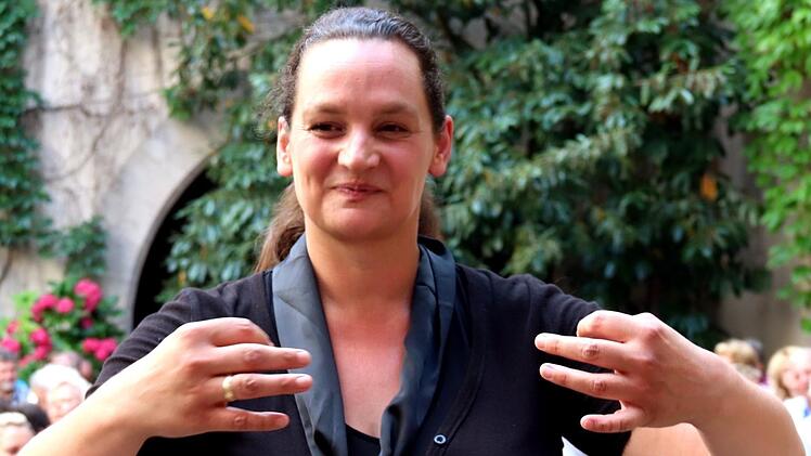 Helga Commichau gibt künftig den Ton im Chor Harmonie Neuhaus an. Foto: Johanna Blum