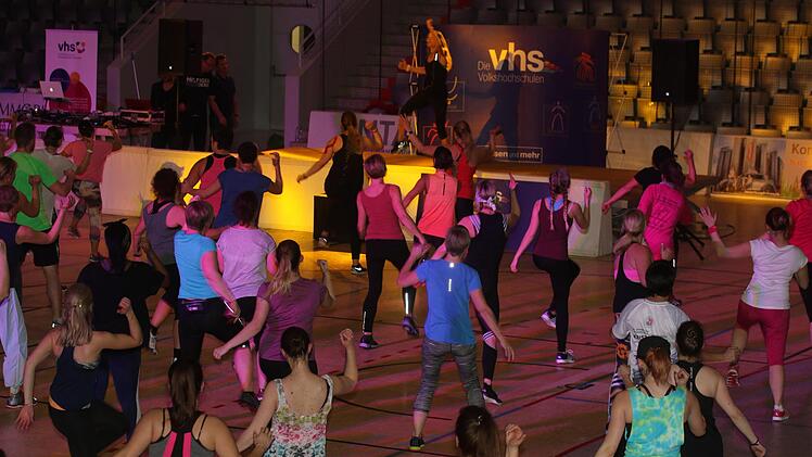Fetzig und flott ging es zu bei der 1. Coburger Fitnessnacht. Foto: Wolfgang Desombre