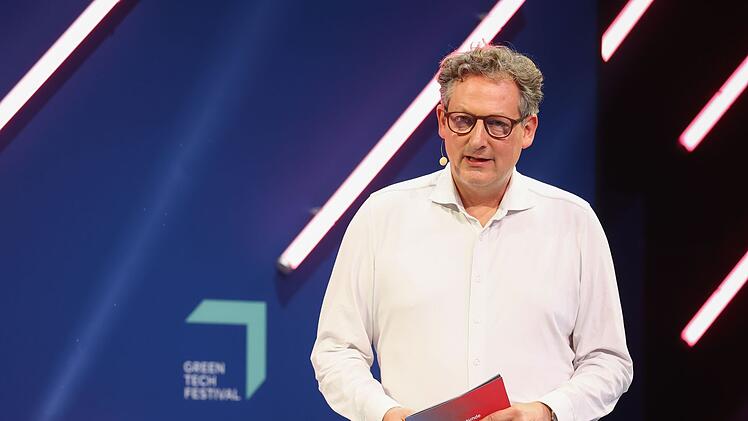 Eckart von Hirschhausen, ARD-Moderator, Mediziner und Protestant, hofft stark, dass der Einfluss der katholischen Kirche beim Kampf gegen den Klimawandel helfen kann.