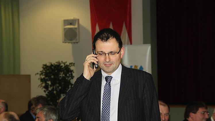 ... und hat sogar noch Zeit für ein wichtiges Telefonat.