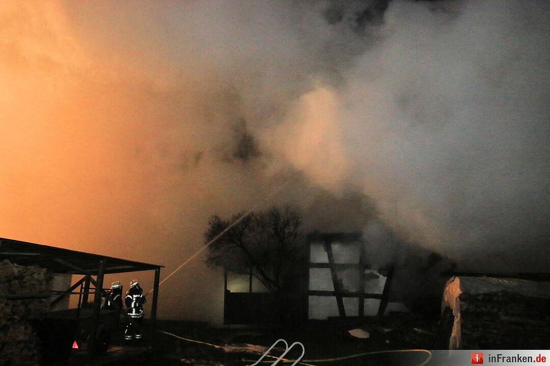 Großeinsatz: Scheunenbrand in Seigendorf
