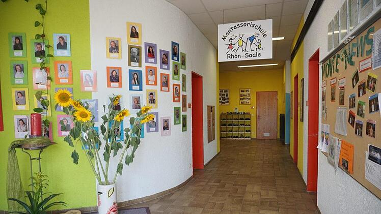 Der Eingangsbereich der Montessori-Schule Rhön-Saale im Sandberger  Schulgebäude. Marion Eckert