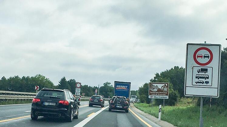 Die Sommerferien werden auf den Autobahnen gerne für Baustellen genutzt. Wenn dann aber auch die Bahn baut, wird der Weg zur Arbeit oft zur Geduldsprobe. Foto: Hauser