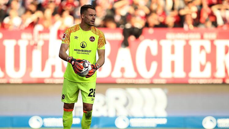 Nürnbergs Torhüter Christian Mathenia gibt sich vor der Auswärtspartie beim FSV Mainz 05 kämpferisch. Der 1. FC Nürnberg benötigt dringend Punkte im Abstiegskampf. Foto: Daniel Karmann/dpa