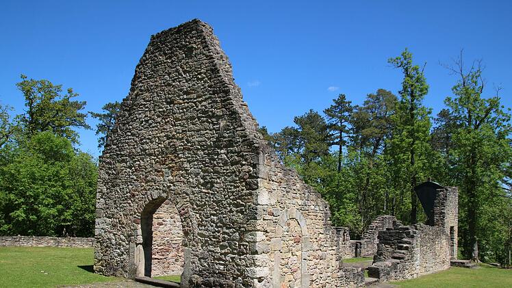 So sieht die Ruine am Michelsberg inMünnerstadt heute aus. Die Kapelle und das Areal wurde 2007/08 hergerichtet. Foto: Thomas Malz