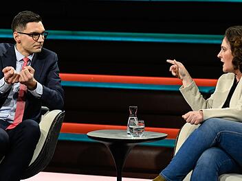 CDU-Mann Sepp M&uuml;ller und Journalistin Jana Hensel gerieten bei "Markus Lanz" aneinander.