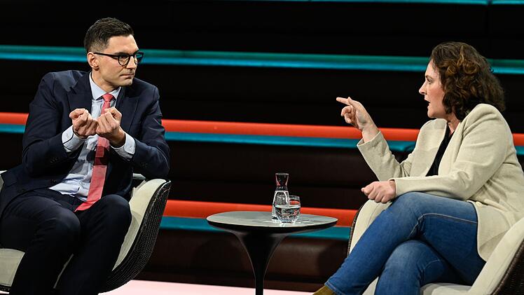 CDU-Mann Sepp M&uuml;ller und Journalistin Jana Hensel gerieten bei "Markus Lanz" aneinander.