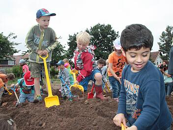 Spatenstich für den neuen Paul-Gerhardt-Kindergarten. Foto: Jürgen Gärtner