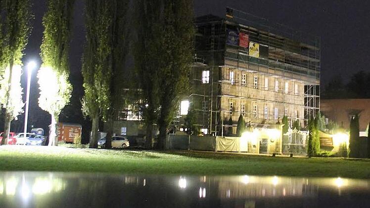Gehen bald die Lichter aus? Steht den Verantwortlichen das Wasser bis zum Hals? Bei der jüngsten Behördenkontrolle am Mittwoch fanden die Beamten wieder keinerlei Hinweise auf Missstände, wie sie einstige Mitarbeiter massiv anprangern. Foto: Ralf Kestel