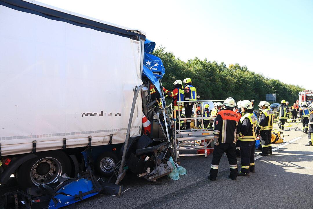 Lkw-Unfall bei Schweinfurt: Es geht um Leben und Tod - und die Rettungsgasse bleibt dicht