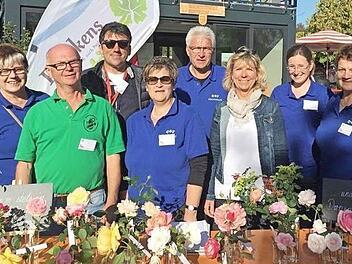 Eine Delegation des Obst- und Gartenbauvereins Hammelburg warb auf der Landesgartenschau in W&uuml;rzburg f&uuml;r Hammelburg.  Foto: Gisela Poettgen