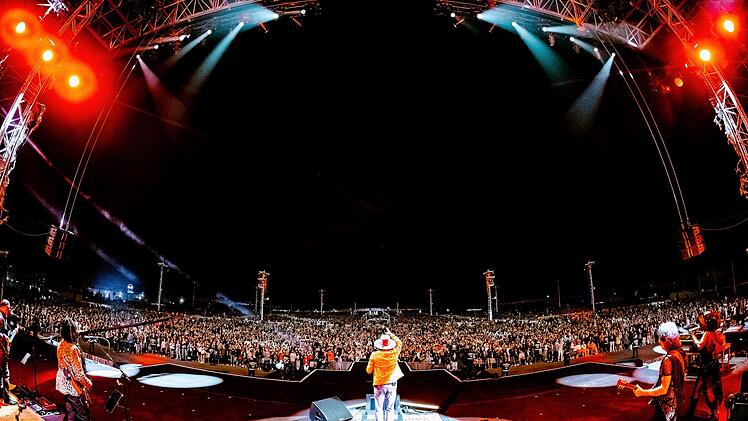 Er ist ein Mann, der die ganz gro&szlig;en Arenen f&uuml;llt: Zucchero.