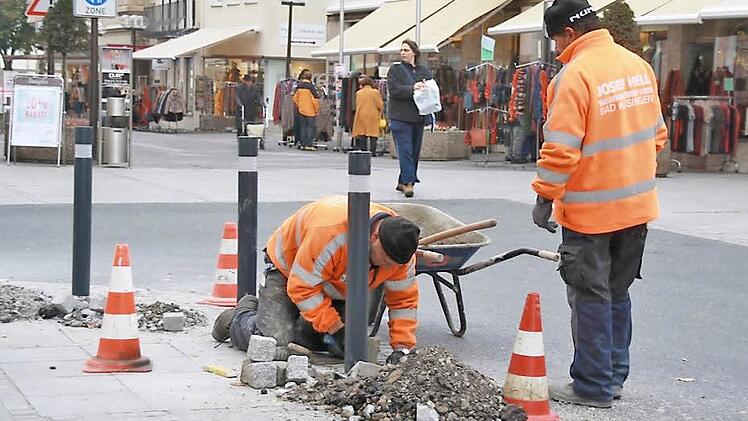Im Baugewerbe sind im Bereich der Arbeitsagentur Schweinfurt noch 215 Stellen offen. Vor allem im Handwerk werden Fachkräfte  gesucht. Im Oktober gibt es wieder mehr Arbeitslose, als vor einem Jahr. Im November wird mit einem weiteren Anstieg gerechnet.  Foto: Angelika Luga-Braun