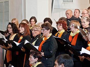 Der SMS-Chor Ludwigsstadt stellt das Lied-Oratorium "David" in der Heilig-KReuz-Kirche in Coburg vor. Foto: Jochen Berger