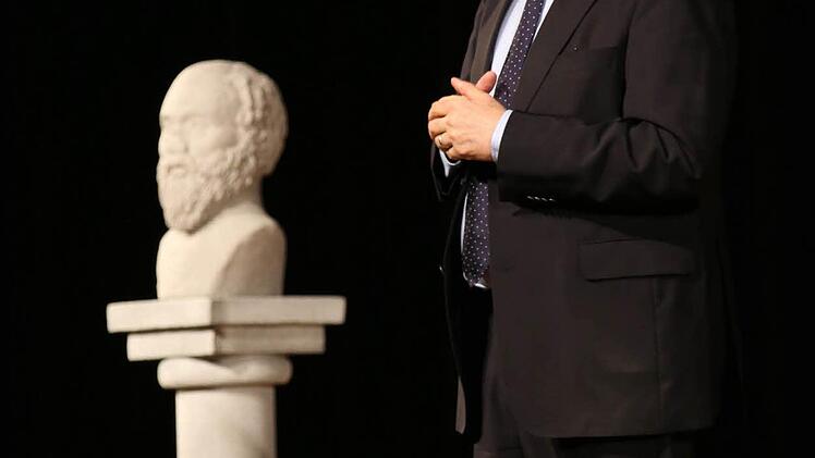 Bruno Jonas beim Auftritt am Donnerstag in der Konzerthalle in Bamberg. Foto: Matthias Hoch