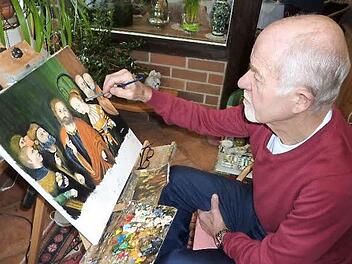 Künstler und Langstreckenläufer Harald Popig aus Stockheim bei der Arbeit mit Lucas Cranach "Christus und die Ehebrecherin"  Foto: Gerd Fleischmann