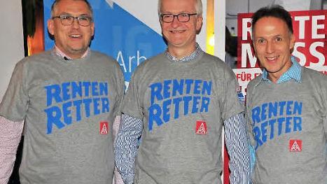 Mit dem Rentenniveau soll es wieder aufwärts gehen, dafür plädieren die Gewerkschafter (von links) Volker Seidel, Hans-Jürgen Urban und Mathias Eckardt.  Foto: Stephan Herbert Fuchs