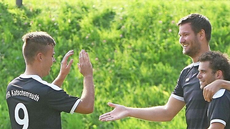 Ob der VfR Katschenreuth gegen den TSV Thiersheim wieder Grund zum Jubeln hat?  Foto: Monika Limmer