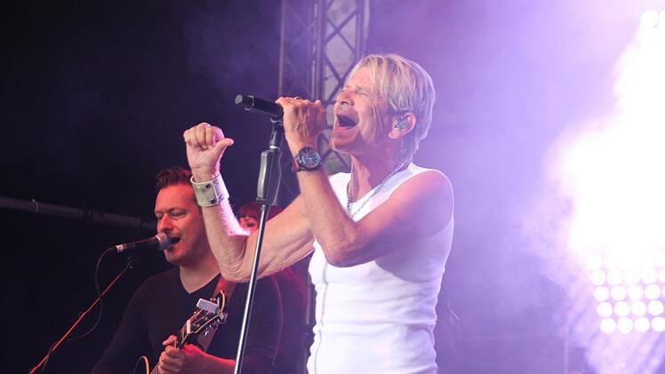 Matthias Reim beim Konzert in Tambach - natürlich sang er auch seinen größten Hit "Verdammt, ich lieb Dich"Foto: Marieke Fiala
