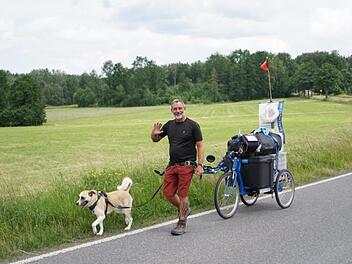 Mario Dehringer läuft um die Welt und pflanzt Bäume zur Erinnerung. Die Tour 2020 startet in Coburg. Foto: privat