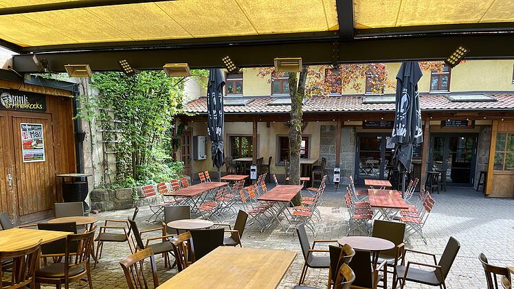 Im Nepomuk kannst du sowohl Innen als auch Au&szlig;en sitzen.