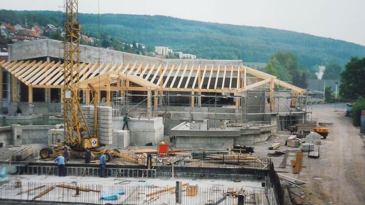 Umbau Mitte der 1990er: Aus dem Schwimmbad wird ein Freizeitbad. Foto: Therme Sinnflut