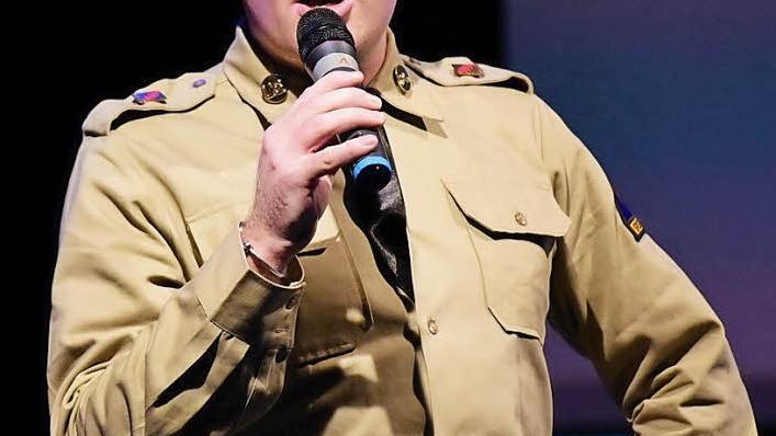 Der britische Entertainer Mark Summers wird als junger Elvis am 3. Dezember die Dr.-Stammberger-Halle in Kulmbach rocken. Foto: Stephan Herbert Fuchs