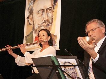 Vielfalt kennzeichnet das Programm der KIS auch 2017. Mit Prosa und Musik bestens unterhalten fühlten sich Wilhelm-Busch-Fans Anfang Februar dieses Jahres in der Alten Darre. Fotos: Mario Deller