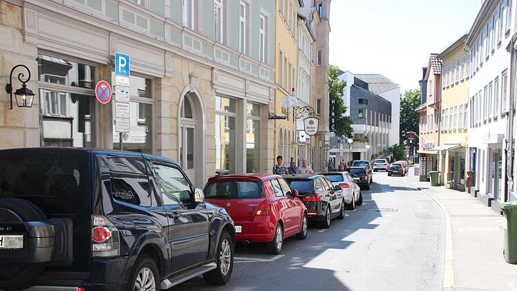 Auch die Kurzzeitparkplätze in der Webergasse könnten wegfallen. Foto: Oliver Schmidt