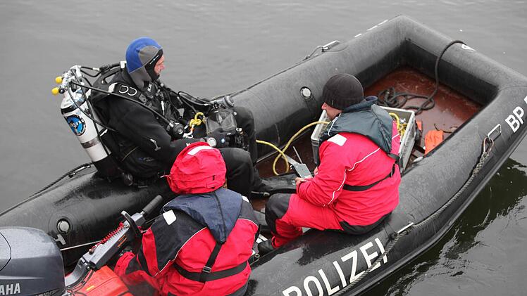 Anfang der Woche wurde ein toter Mann aus dem Main geborgen. Nun ist klar, um wen sich handelt. Symbolfoto: Fricke/News5