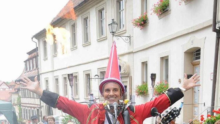 Einzigartig sind die Aufführungen von Dr. Musikus alias Klemens Kopka. In Königsberg trat er im zauberhaften Schwebeact auf.