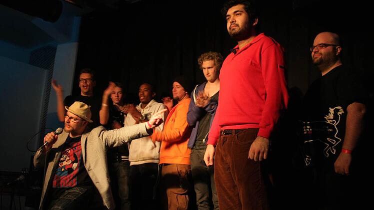 Die Entscheidung: Helmuth Steigerwald gewinnt den Poetry Slam.