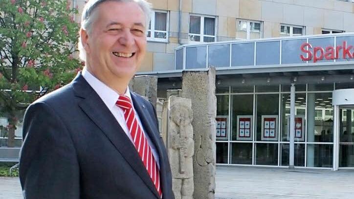 Klaus-Jürgen Scherr sieht beruhigt in die Zukunft "seiner" Sparkasse. Foto: Veronika Schadeck