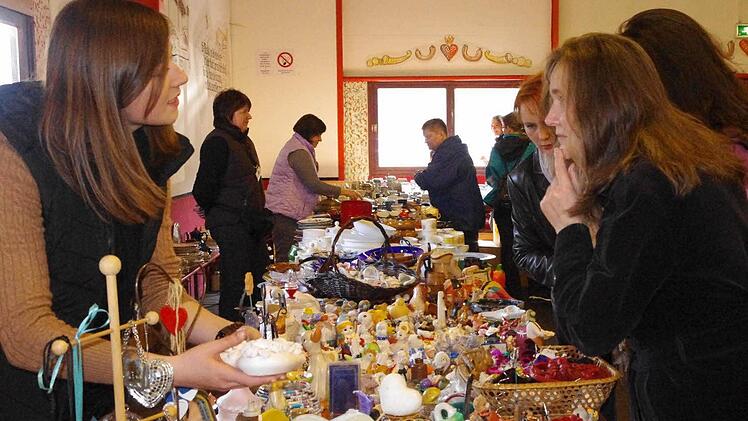 Auf dem Flohmarkt des Lions Clubs gibt es wieder eine Menge Schnäppchen.  Foto: Archiv/Schülein