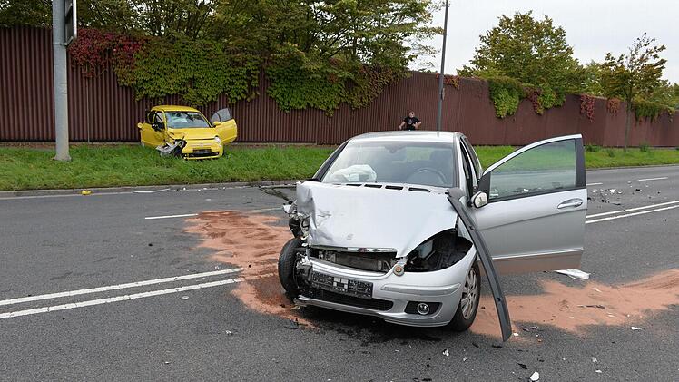 Am Berliner Ring in Bamberg hat sich am Mittwochabend ein Unfall ereignet. Foto: Ronald Rinklef