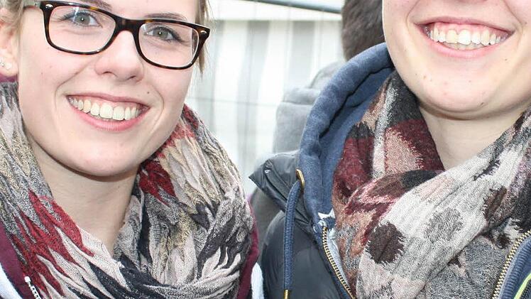Kathrin und Eva Treu (Stadtkapelle Neu-Ulm): "Die Burschen haben so viel erzählt, dass es so was wie "ihre" Kerwa bei uns in Schwaben ja nicht gibt. Da haben wir beschlossen, uns das einmal anzusehen. Vielleicht machen wir so was ja mal bei uns daheim."