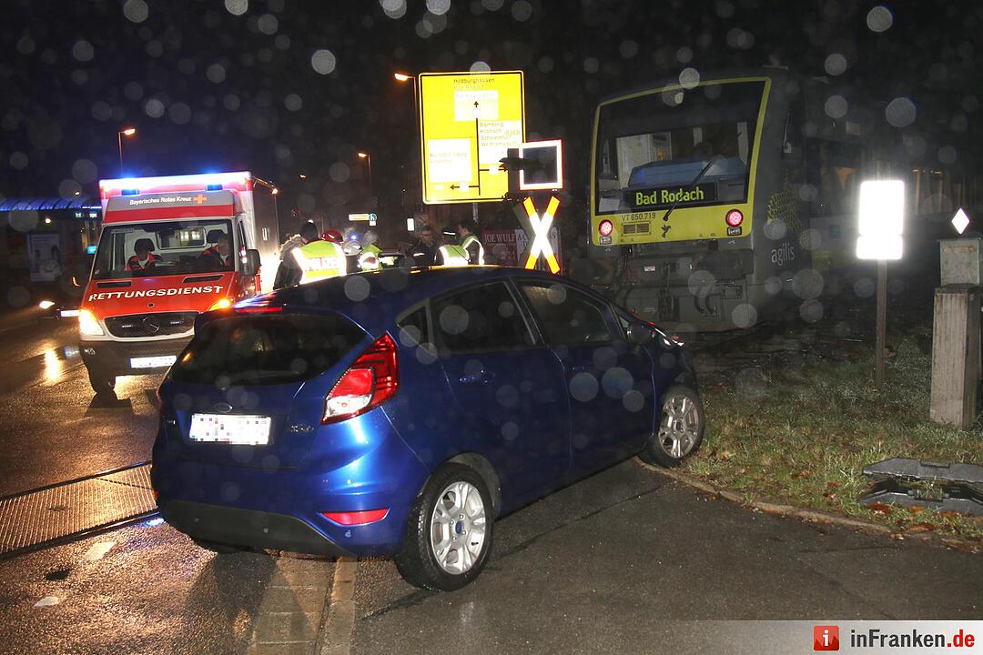 Auto kollidiert in Coburg mit Triebwagen