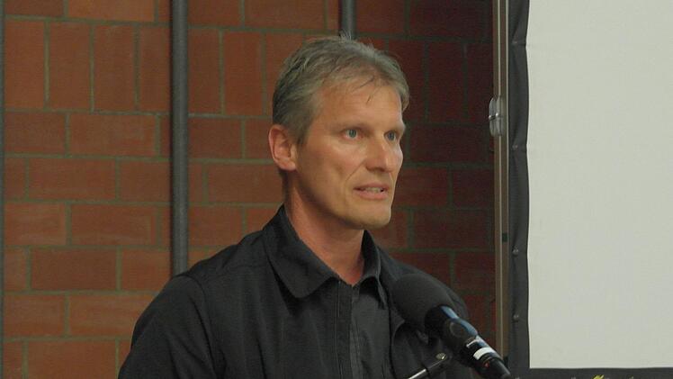 Ingenieur Sven Müller stellte die Studie des Büros Baurconsult in Haßfurt zur Untersteinacher Wasserversorgung vor.Peter Müller