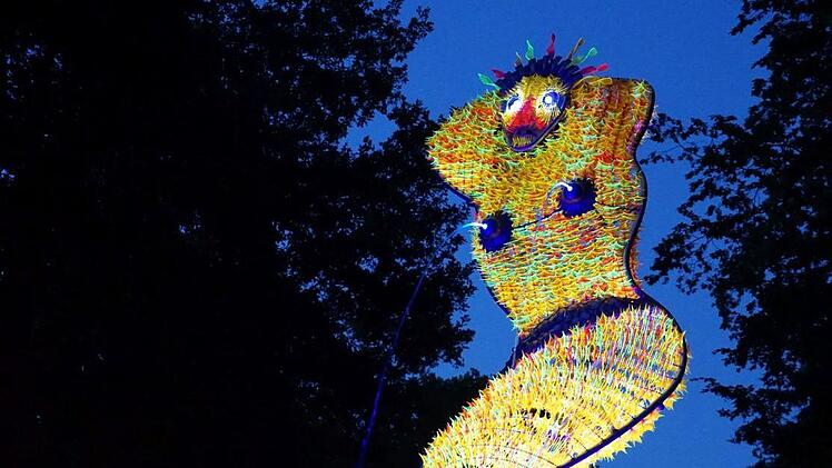 Gegen eine Spende von zehn Euro ließ "Merilyn" die Brüste sprudeln.  Foto: Pascale Ferry