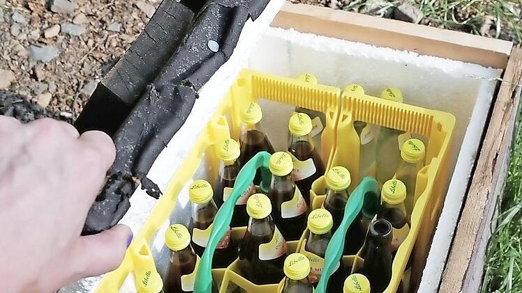 Sogar ein Getr&auml;nkest&uuml;tzpunkt mit Malzbier und Limo steht bereit.