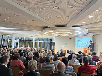 Finanzexperte Robert Halver von der Baader-Bank erörterte bei der Hybridveranstaltung der Sparkasse Kulmbach-Kronach aktuelle Finanzmarktthemen.