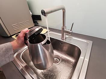 Wasserhahn, Spülbecken, Spüle, Trinkwasser, Leitungswasser, Abkochanordnung, Abkochgebot, Wasserkocher