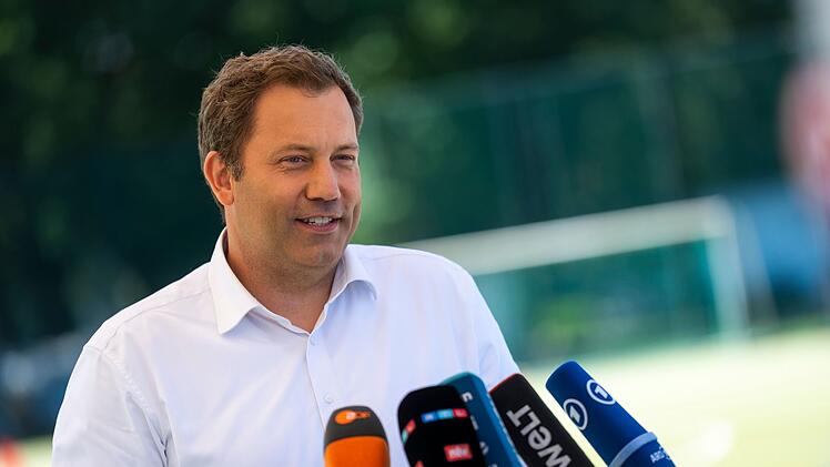 Bundesfinanzminister besucht Sportverein
