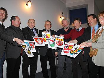 Darauf haben die Bürgermeister der acht Allianz-Kommunen lange hingearbeitet: Am Dienstag wurde das Entwicklungskonzept für die Region vorgestellt. Foto: Ulrike Müller